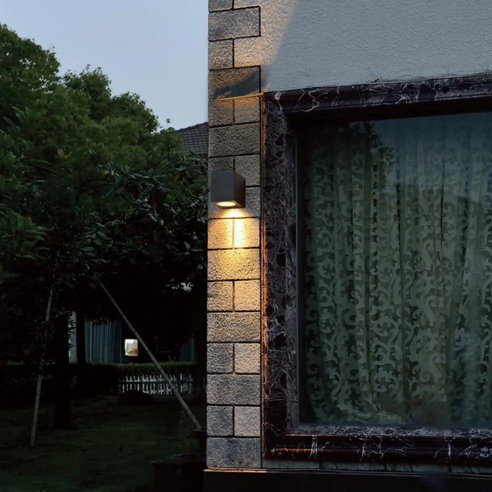 Buitenlamp Logan kubus zwart IP44