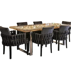 Chique armstoel zwart met sierlijke leuning en goud