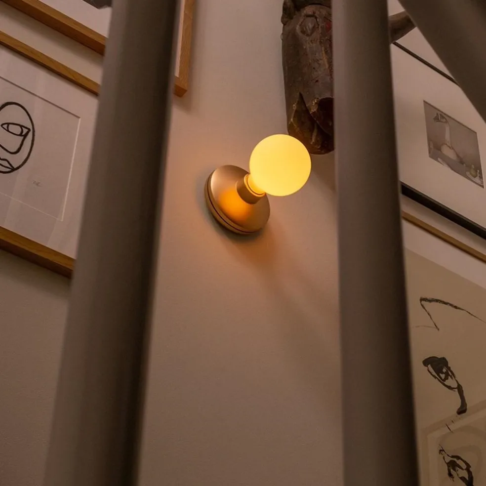 Dimbare wandlamp op batterij goud met frosted