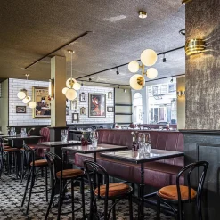 Hanglamp 4L brass met opaal bolglas