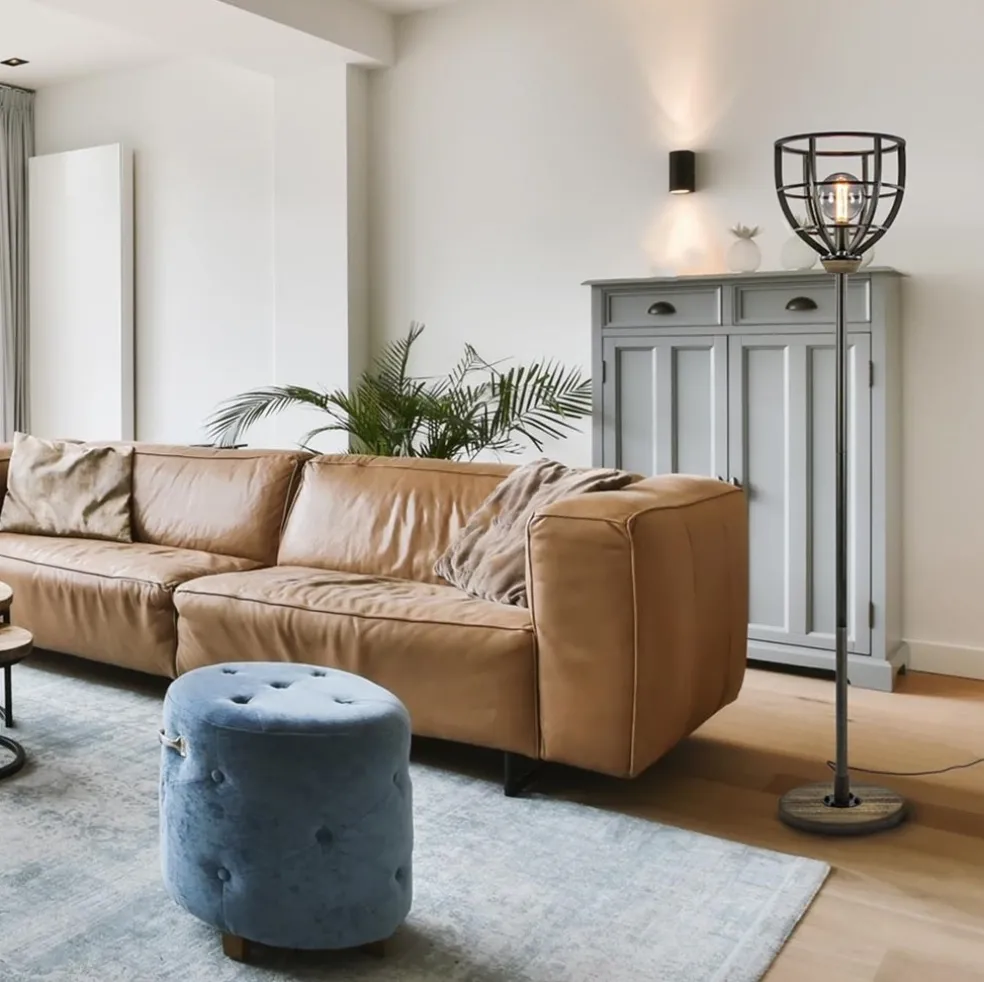 Industriële vloerlamp zwart staal met houten details