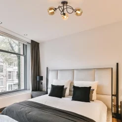 Klassieke plafondlamp 3-lichts met amber glas