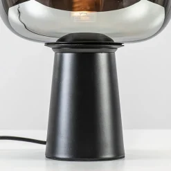 Mat zwarte tafellamp Mayson met smoke glazen kap