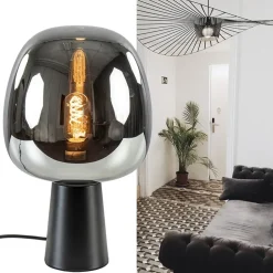 Mat zwarte tafellamp Mayson met smoke glazen kap