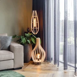 Mat zwarte vloerlamp met houten kap naturel