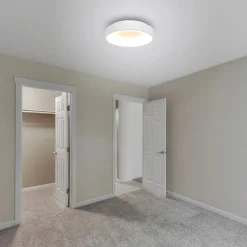 Moderne plafondlamp wit met geïntegreerd LED