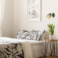 Plafondlamp/wandlamp zwart met bamboe kap verstelbaar