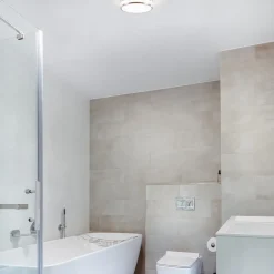 Ronde badkamer plafonnière nikkel met opaal glas