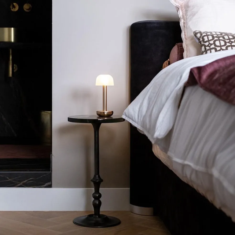 Sfeervolle tafellamp goud met frosted kapje op batterij