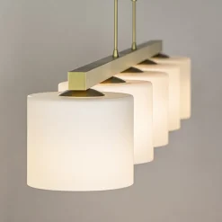 Strak klassieke hanglamp goud met mat wit glas