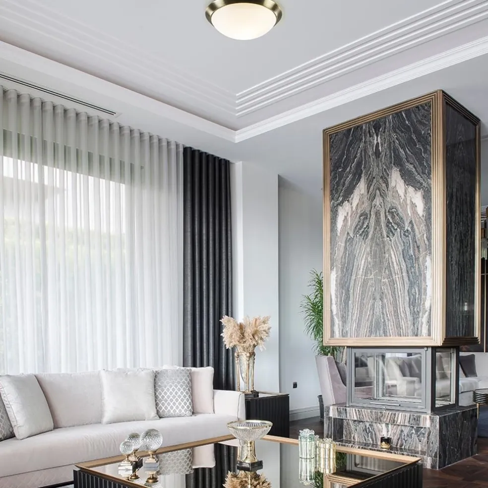 Strak klassieke plafonnière brons met mat wit glas