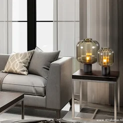 Strak klassieke tafell. met zwart glas