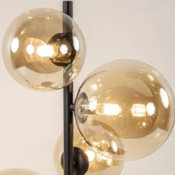 Strak klassieke tafellamp zwart met amber glas