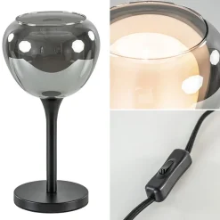 Strak klassieke tafellamp zwart met smoke glazen kap