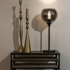 Tafellamp mat zwart met 20 cm smoke glazen bol